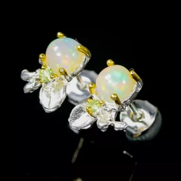 Opal & Peridot .925 Sterling Silver floral stud earrings - Picture 3 of 14